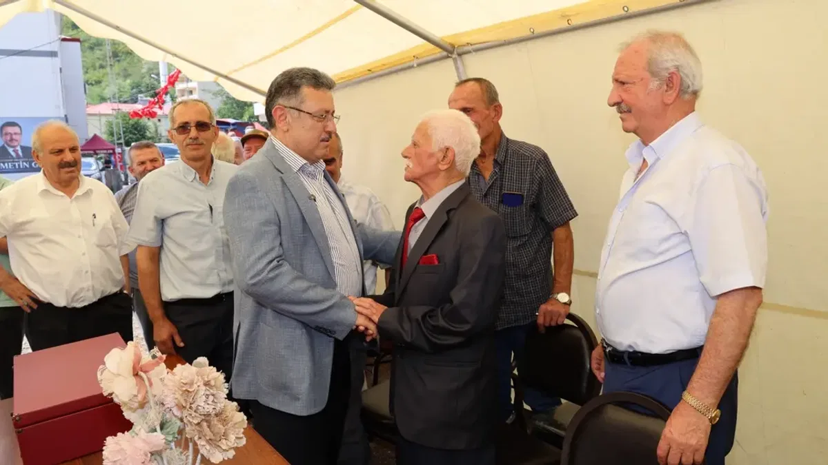 Trabzon’da Başkan Genç vatandaşlarla buluştu