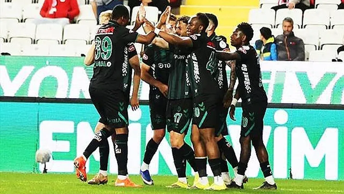 Hesap.com Antalyaspor 0-2 Tümosan Konyaspor (Maç Sonucu)