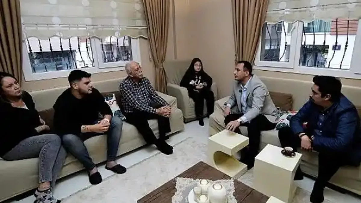 Bornova'da Başkan Eşki'den samimi ev ziyareti "Sadece hizmet değil, gönül bağı kurmak da önemli"