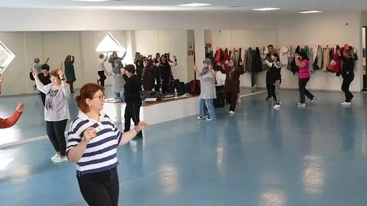 Denizli’de akadınlara zeybek kursu başladı