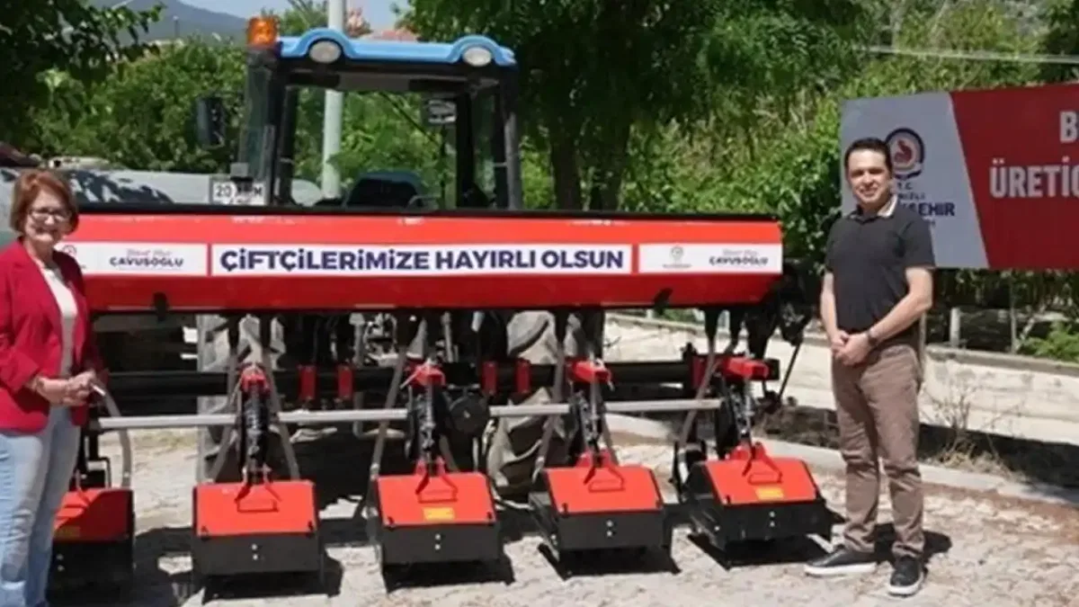 Denizli'de Bozkurtlu üreticilere çapa makinesi desteği