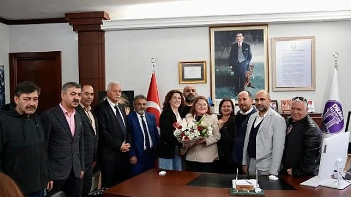 Sivaslılar Kültür ve Dayanışma Derneği Ege Bölgesi ilçe federasyon başkanları ve üyeleri Didim Belediye Başkanı Hatice Gençay'ı ziyaret etti.