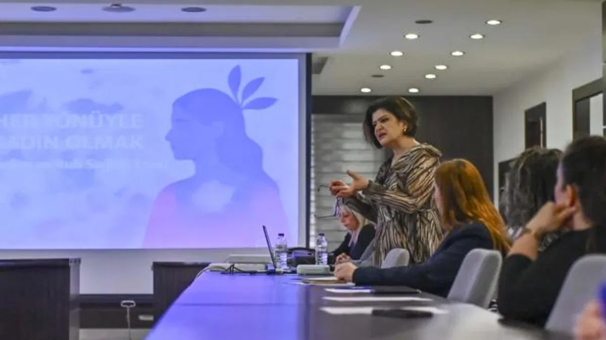 Antalya Muratpaşa'da kadın personellere hak eğitimi