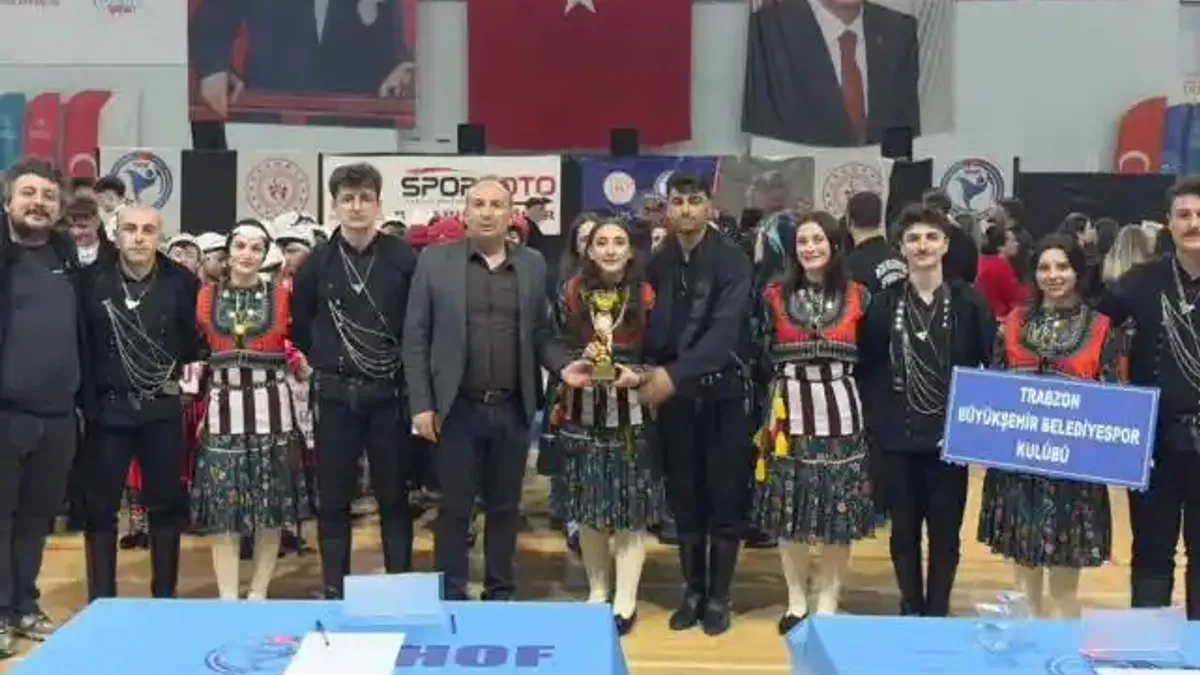 Trabzon Halk Oyunları ekibi bölge şampiyonu oldu