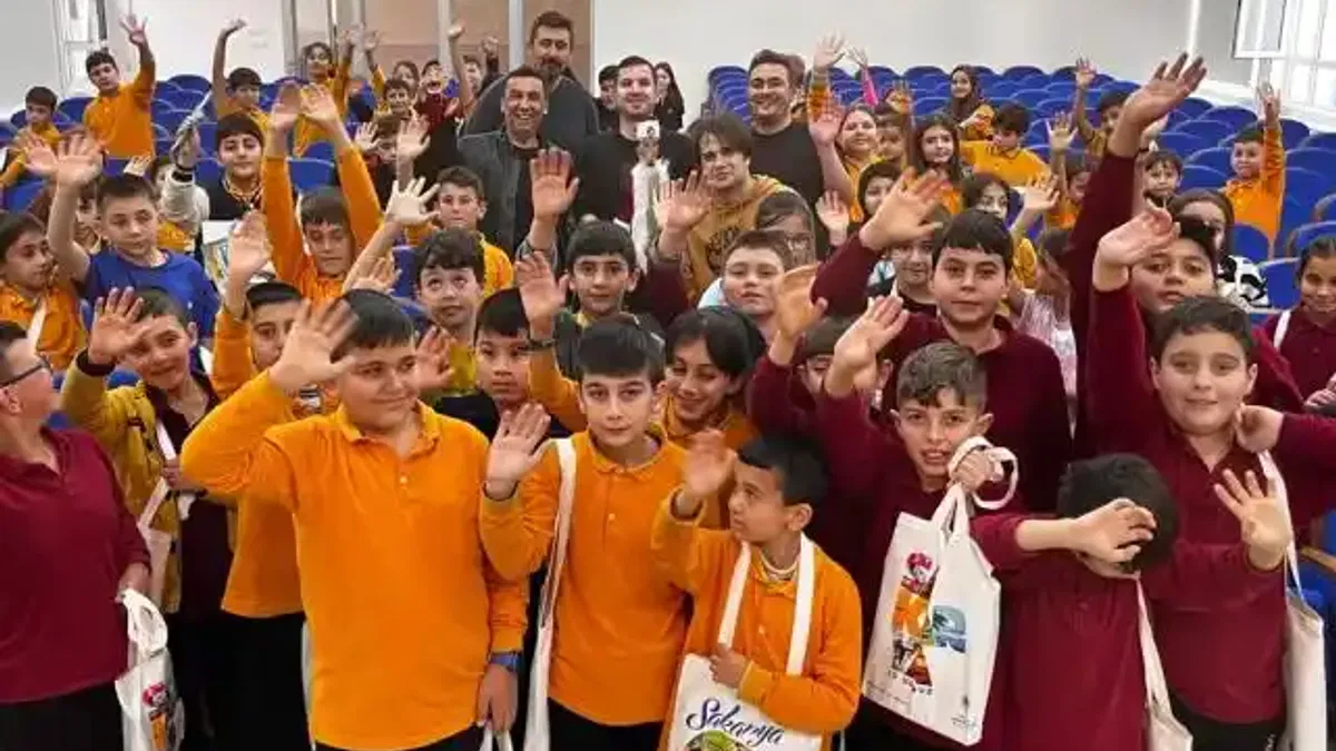 Sakarya'da çocuklar ‘Çok Bilmiş İbiş’ ile eğlendi