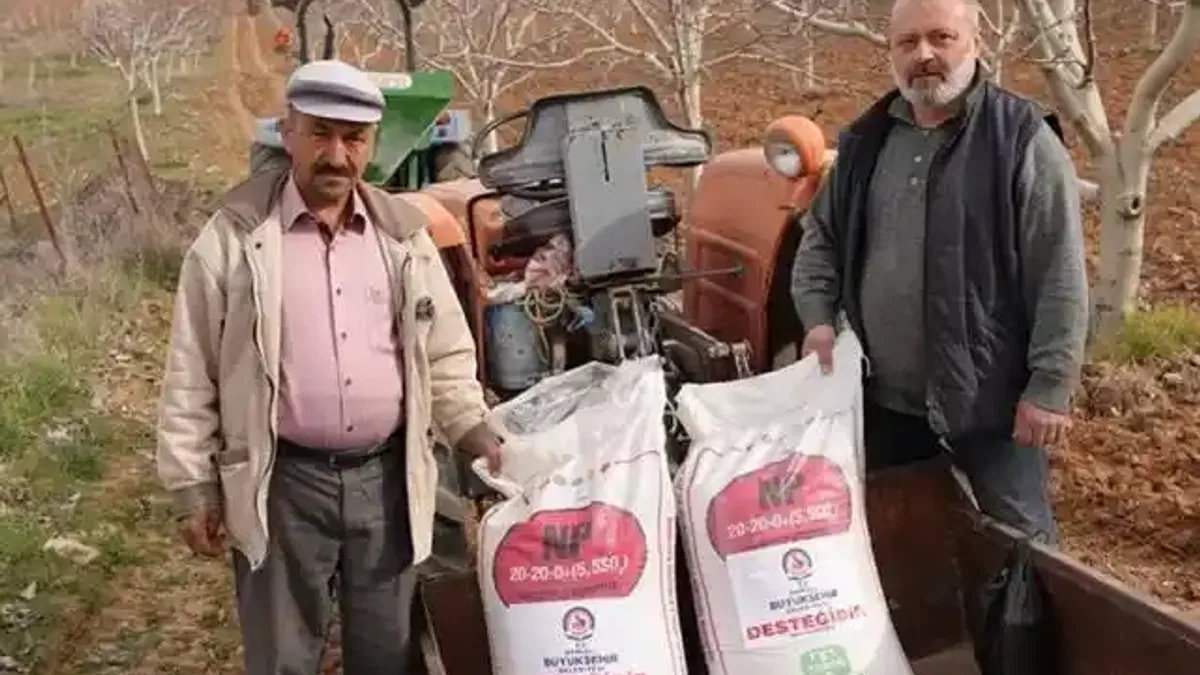 Denizli'de çiftçinin yüzü Büyükşehirle gülüyor