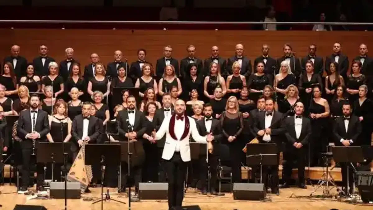 İzmir Korosu ‘Sonbahar Şarkıları’yla yüreklere dokundu