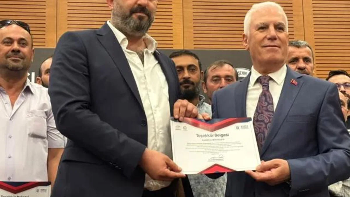 Bursa'da yangınla mücadele eden kahramanlara teşekkür belgesi