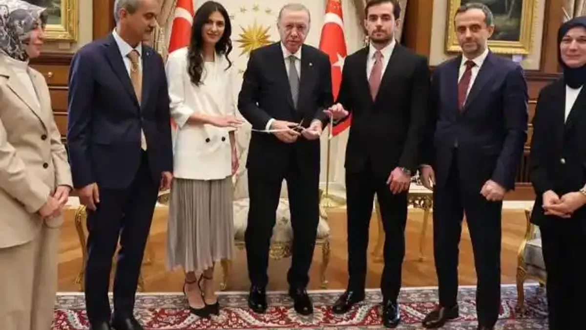 Eski Bakan'ın kızının nişan yüzükleri Külliye'de takıldı