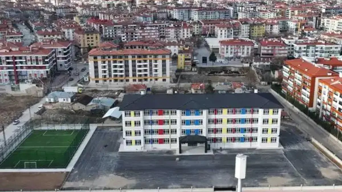 Konya Karatay'da 8 okul FIFA standardında sahalara kavuşuyor