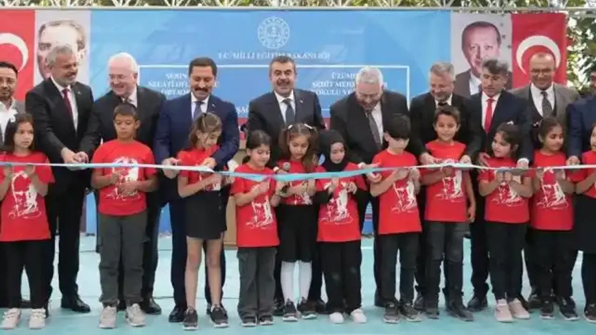 Hatay'da üç okula toplu açılış