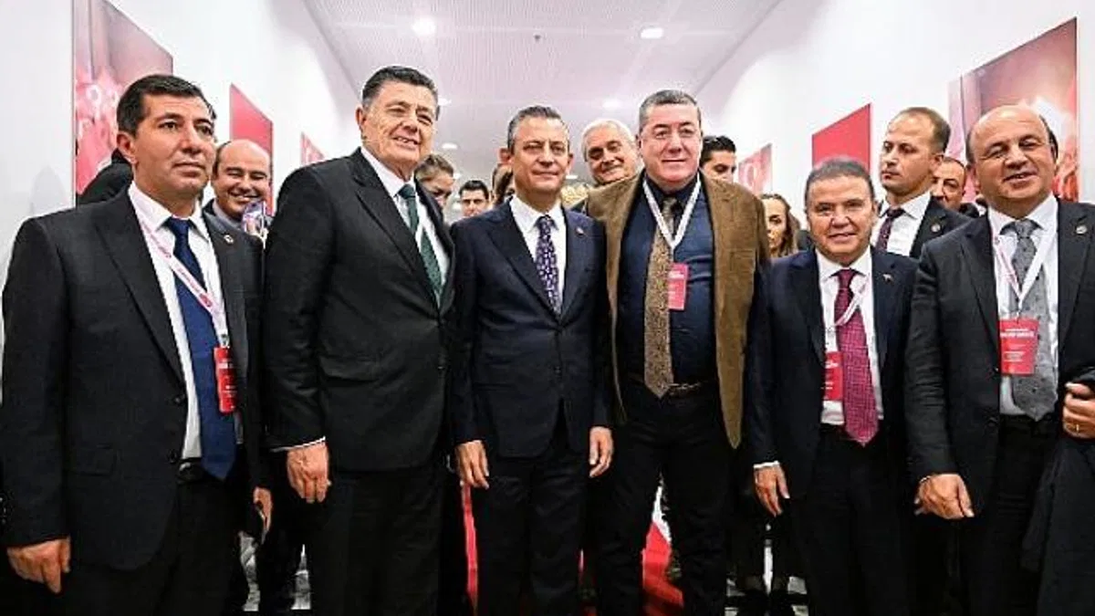 Başkan Böcek CHP'li Belediye Başkanları Çalıştayı'na katıldı