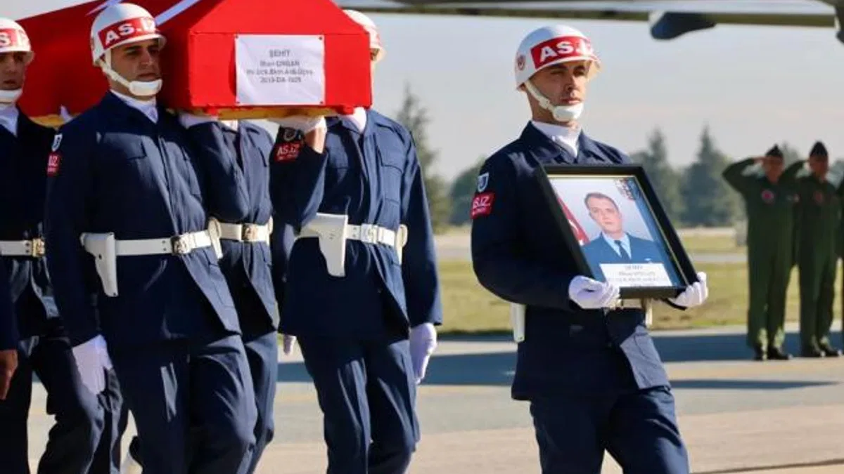 Uçak kazasında şehit olan iki subay Eskişehir’de karşılandı