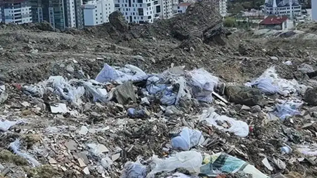 Uyarıya rağmen çöpleri toplamayan belediyeye 'Çevre' cezası!