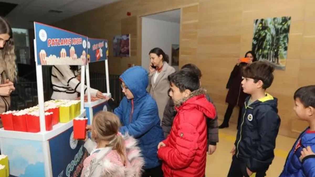 Muğla'da Başkan Aras’tan çocuklara sinema hediyesi