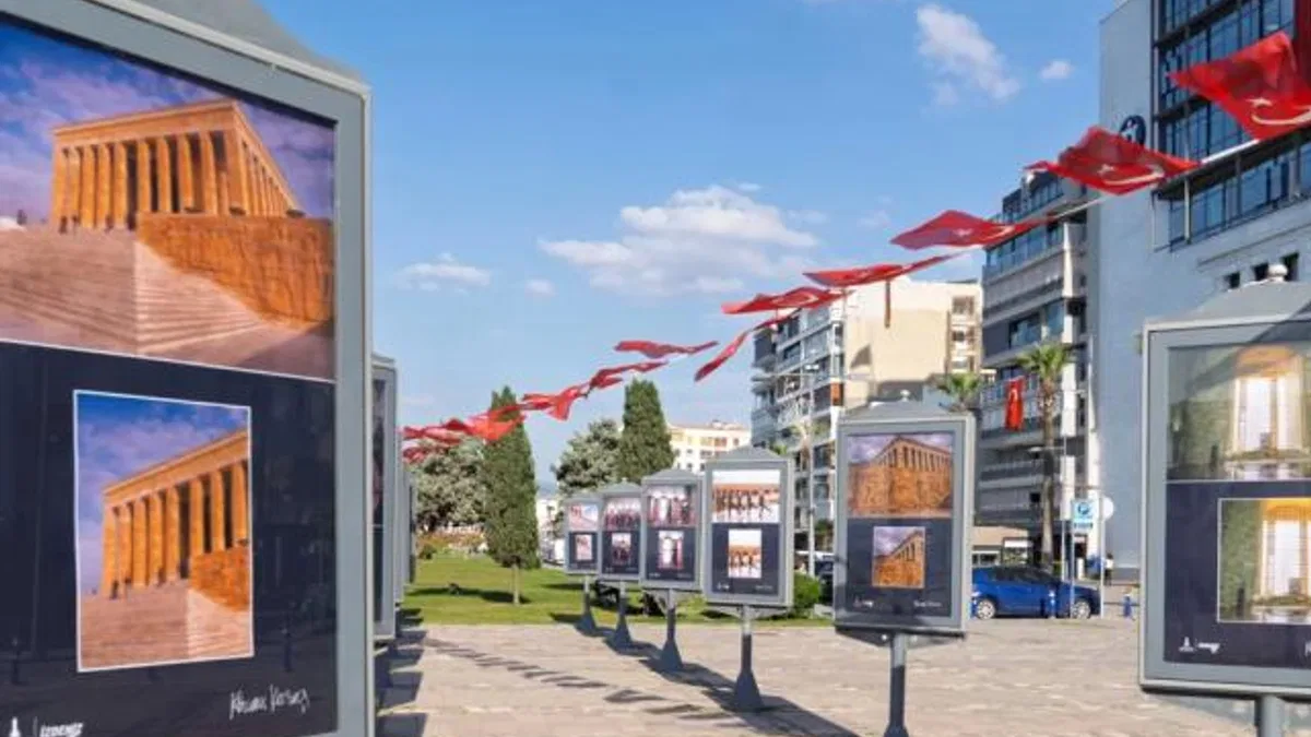 Gazeteci Korcan Karar’ın “Anıtkabir” sergisi İzmir’de açıldı