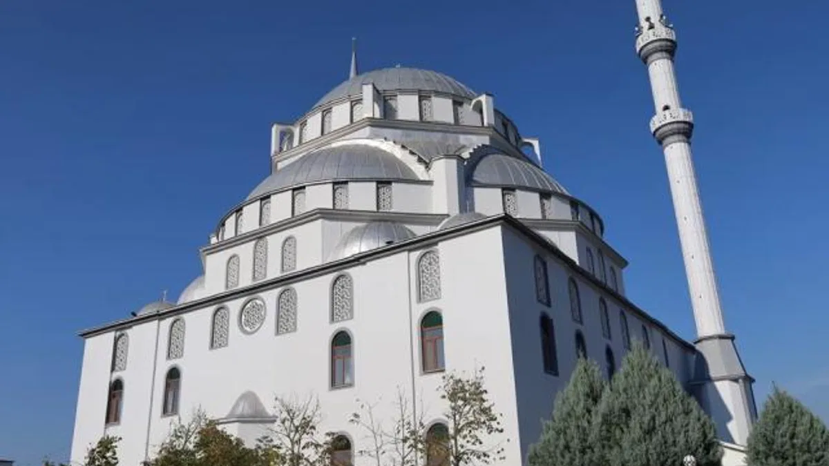 Kocaeli'de Abdülhamit Han Camii’nde estetik dokunuş