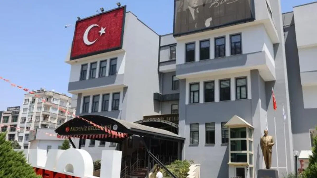 Akdeniz Belediyesi'nde 5 tutuklama! Yeni Başkan Kaymakam Şener atandı