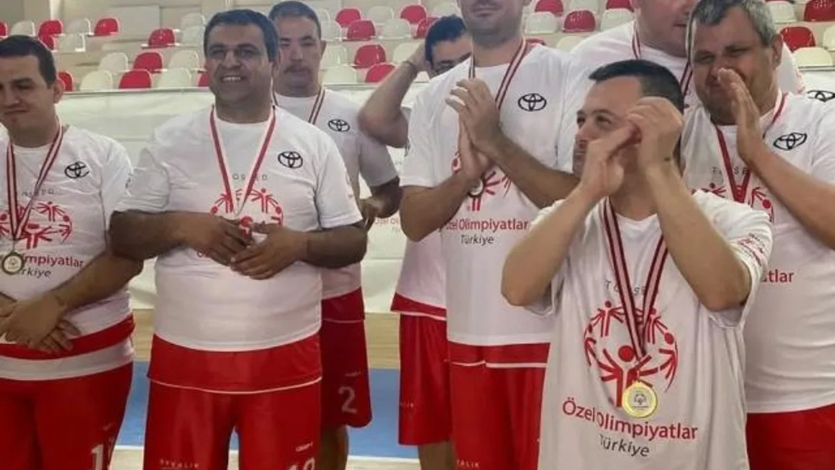 Balıkesirli özel çocuklar altın madalyaları Ayvalık’a getirdi