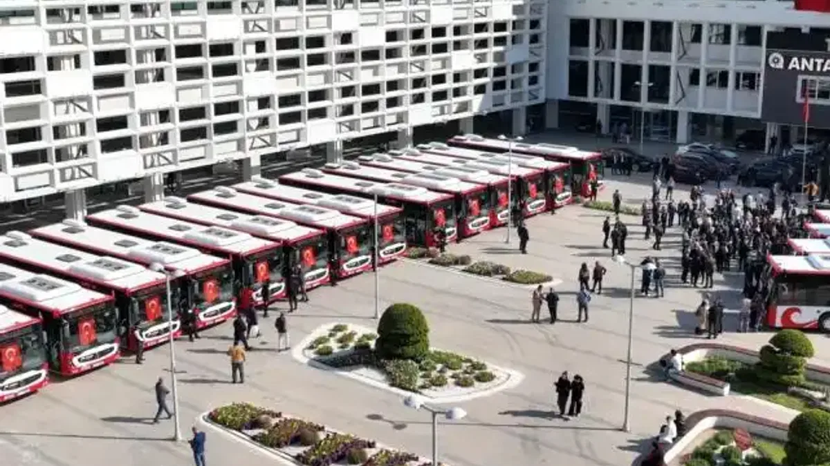 Antalya Büyükşehir'den toplu taşıma filosuna 19 yeni otobüs