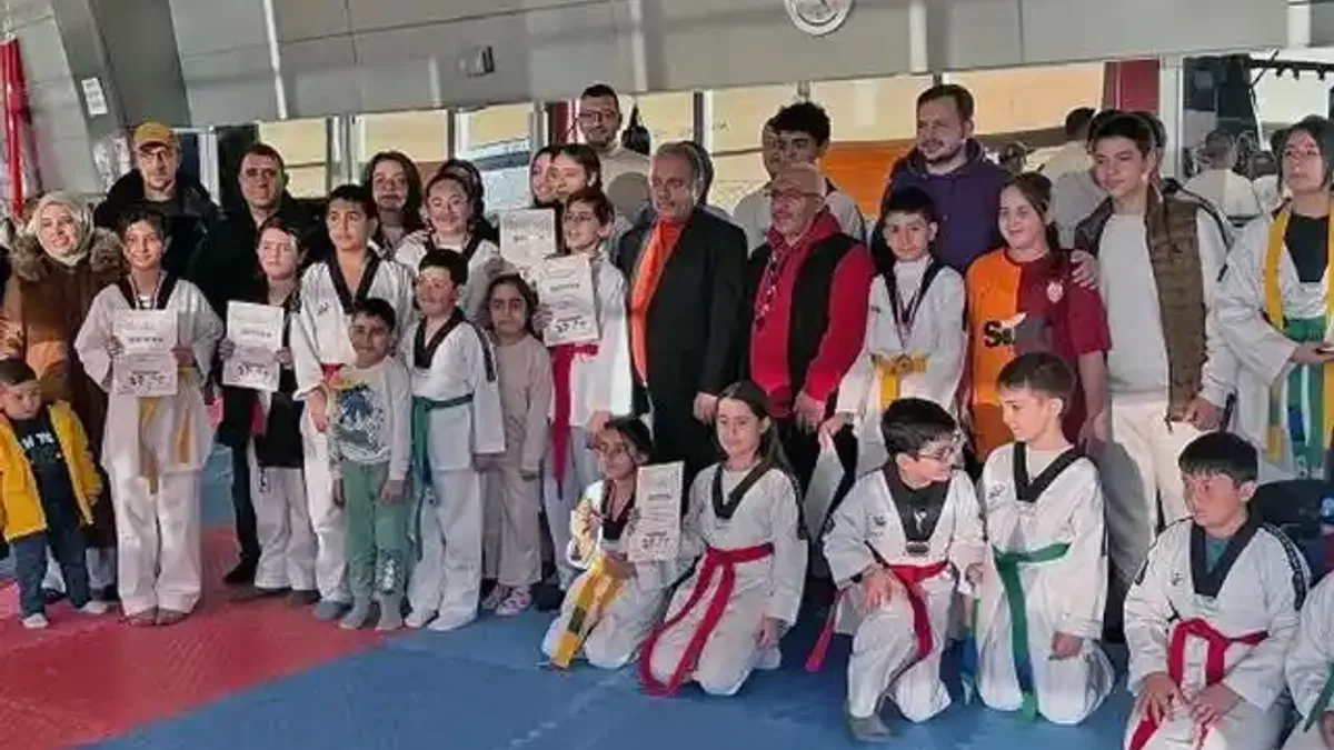 Kayseri Talas'ta tekvandocular kuşak taktı