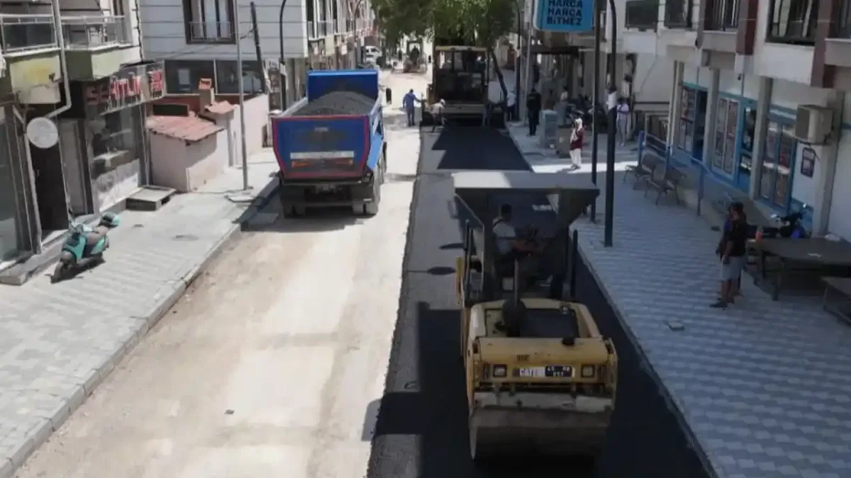 Manisa Soma'da Turgutalp Mahallesi ilk kez sıcak asfaltla buluşuyor
