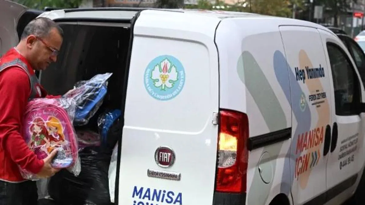 Manisa'dan 15 bin öğrenciye çanta ve kırtasiye desteği
