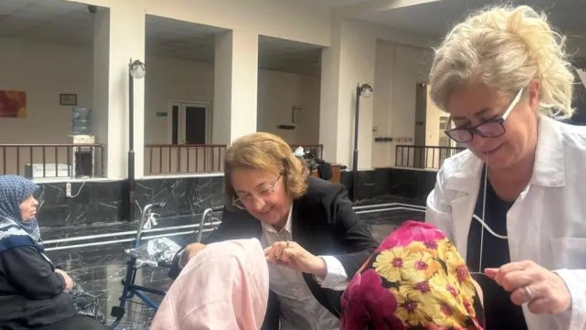CHP Kayseri Talas Kadın Kolları'ndan huzurevine ziyaret