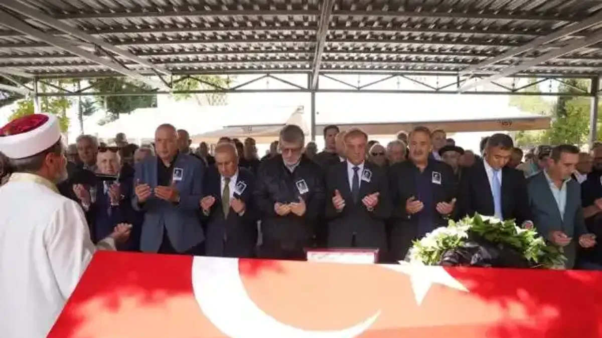 CHP’nin emektar ismi Bülent Hasan Tanla son yolculuğuna uğurlandı
