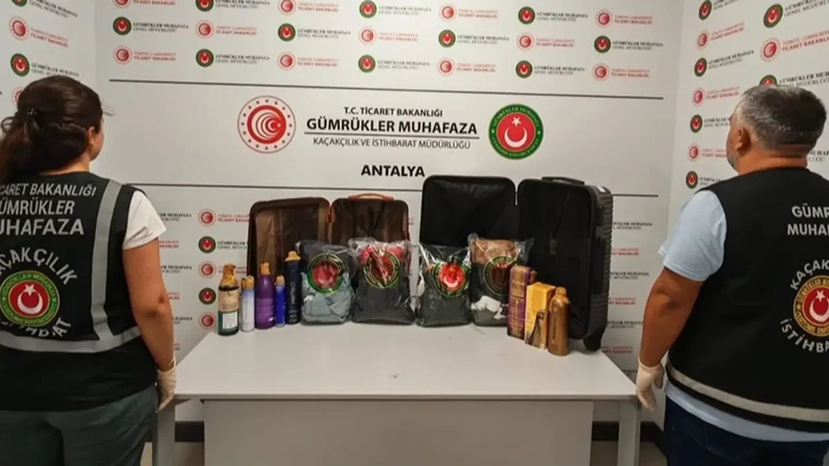 Antalya Havalimanı’nda 18,9 kilo likit metamfetamin ele geçirildi