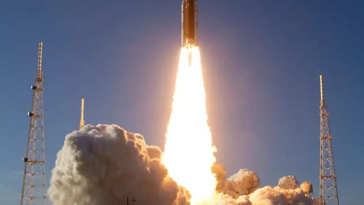 Artemis II görevi başladı... 50 yıl sonra astronotlar Ay yolunda