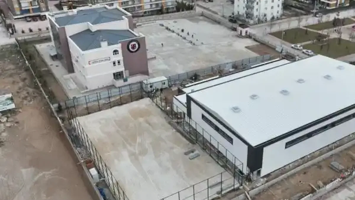 Konya Spor Lisesi'ne Ahmet Çalık kapalı spor salonu ve suni çim saha kazandırılıyor