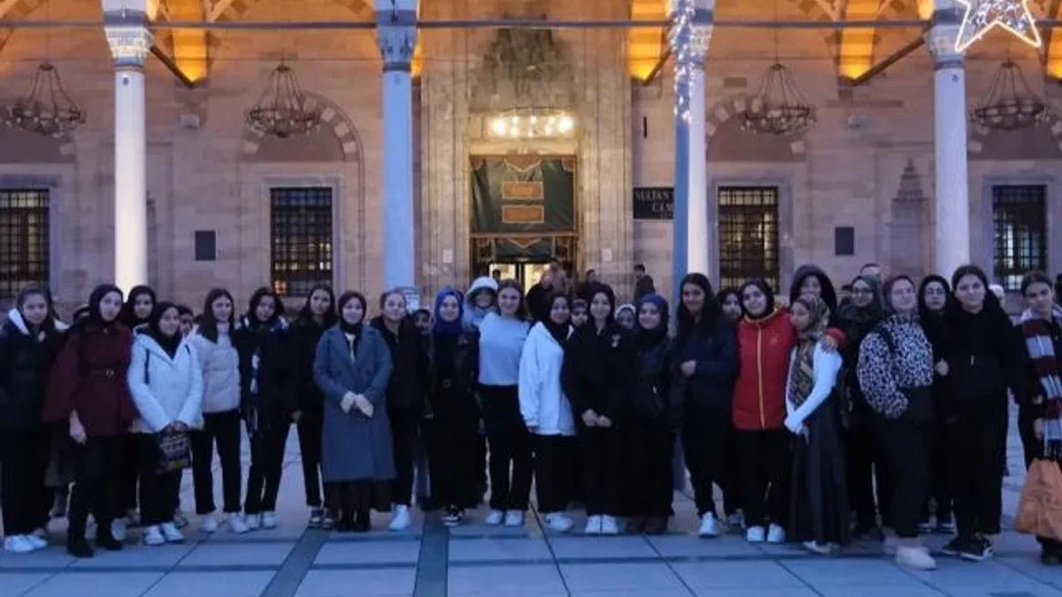 Karatay’da öğrenciler sabah namazı programında buluşuyor