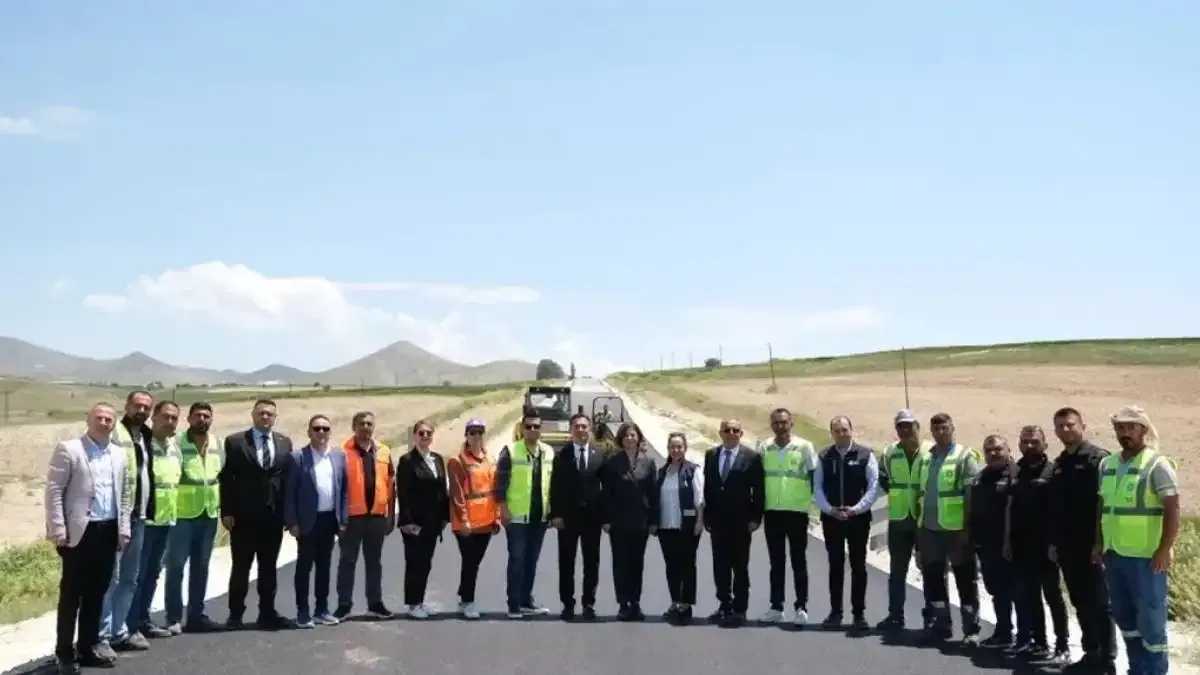 Eskişehir’de Sivrihisar-Çeltik yolunda asfalt çalışması