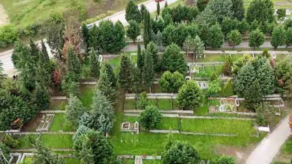 Sakarya'da mezarlıklarda bayram hazırlığı