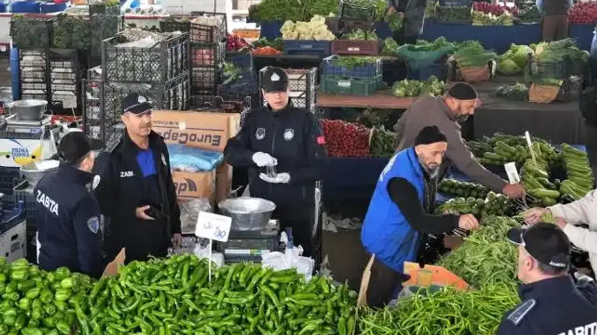 Zabıtadan semt pazarlarına şok baskın