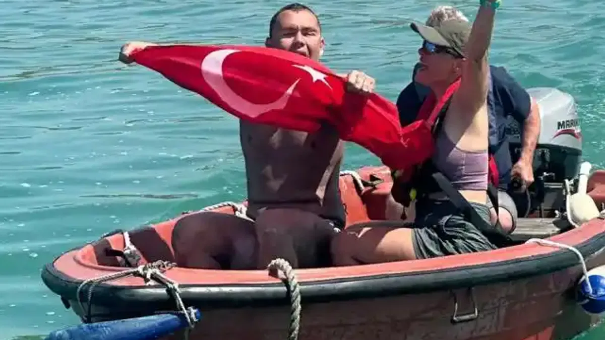 İzmir’in gururu Tuna bir kez daha tarih yazdı... Tuna, 'Manş' hedefine ulaştı!
