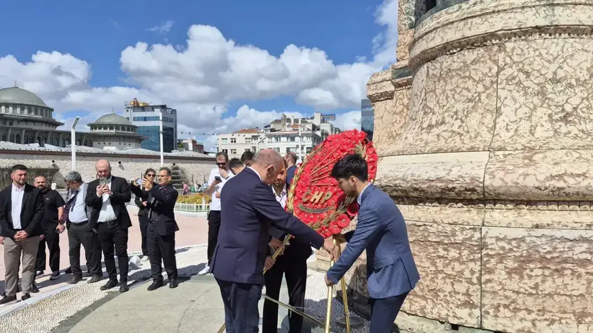 CHP İstanbul Taksim'de buluştu... Gürsel Tekin’den 9 Eylül'de Anıtkabir daveti