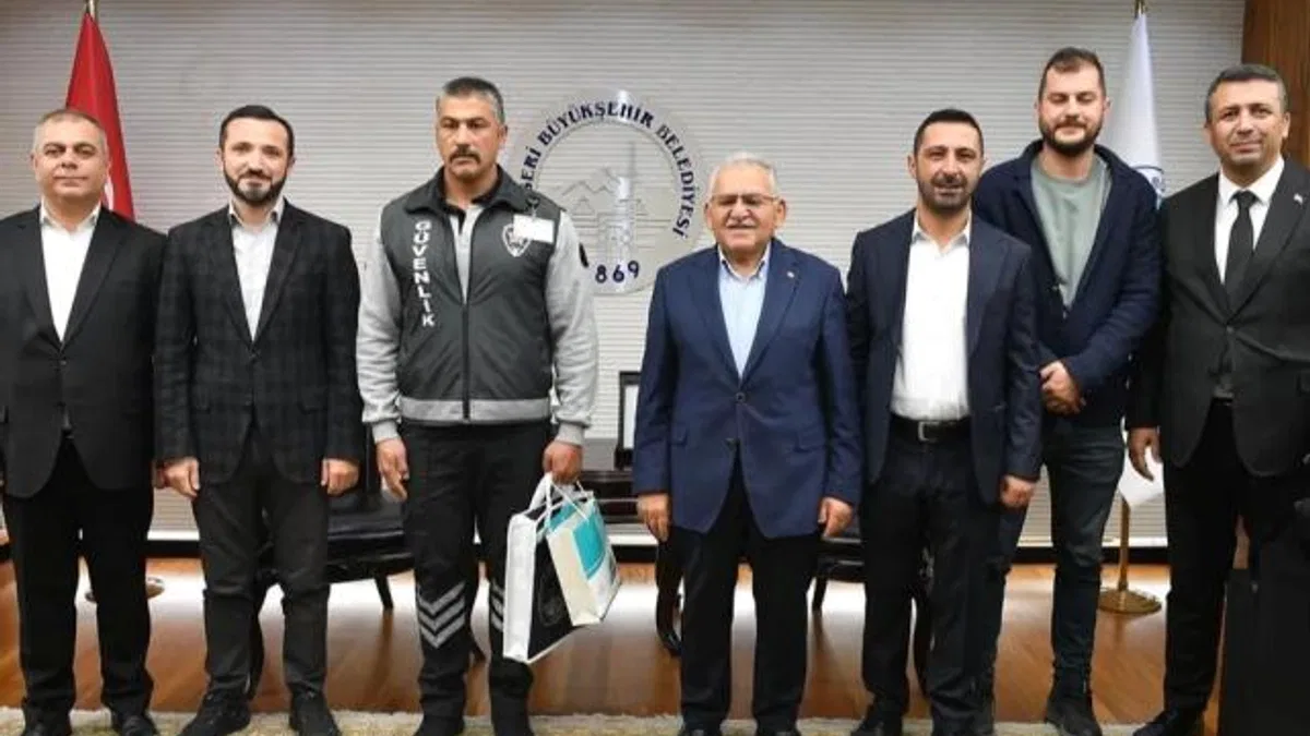 Memduh Büyükkılıç kahramanı ağırladı