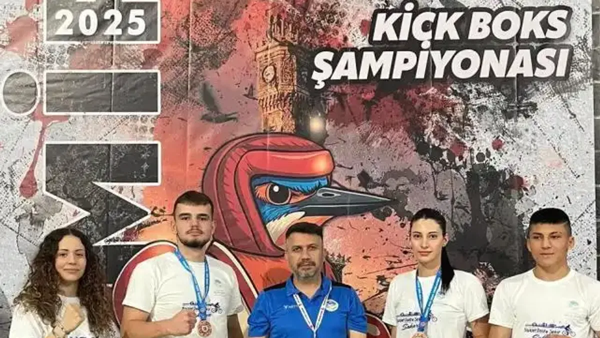 Sakarya Büyükşehir’in yumruğu Türkiye üçüncülüğünü getirdi