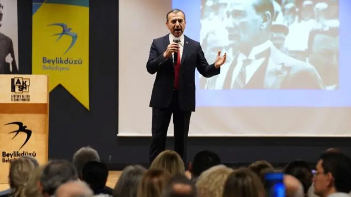İstanbul Beylikdüzü’nde ‘Atatürk ve Cumhuriyet’ söyleşisi