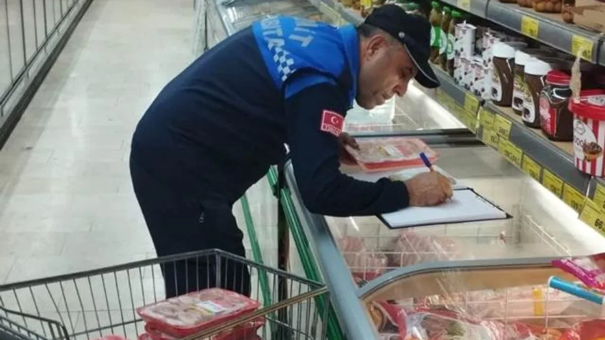 İzmit'te raf tarihi geçmiş ürünlere geçit yok!