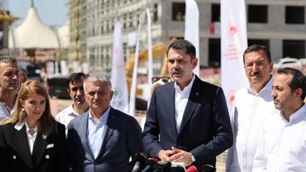 Bakan Kurum Malatya'dan seslendi... Afetzedelerin yüzü gülene kadar buradayım!