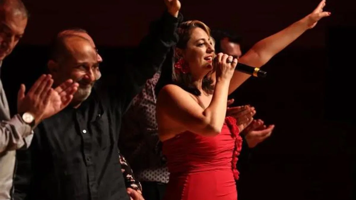 İzmir'de Dilek Türkan'la Cumhuriyet’e şarkılar