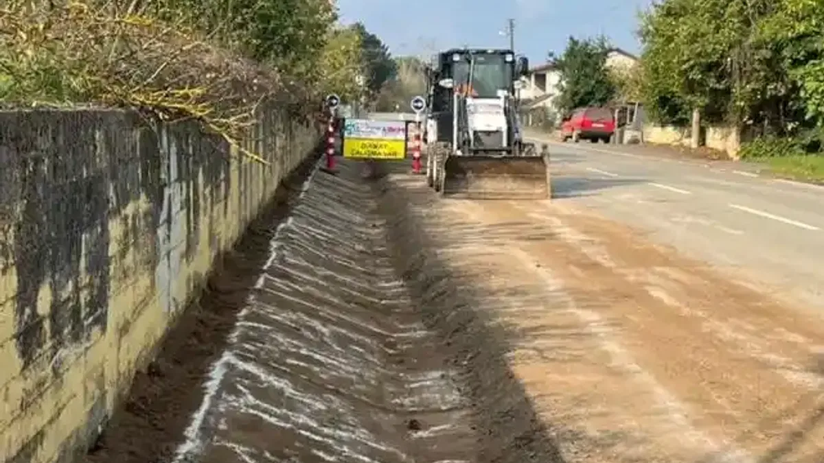 Kocaeli Kandıra’da yağmur suyu kanalları temizlendi
