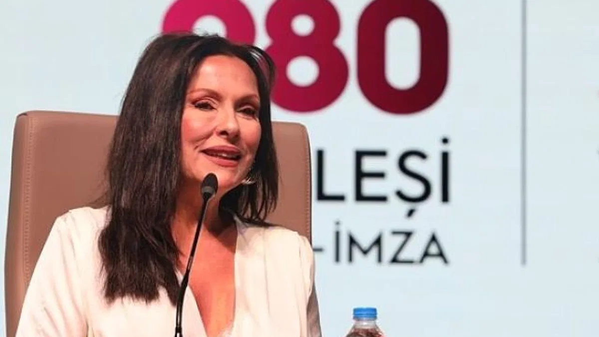 ''Bir sayfa kitap okumayan, okumuşlar ülkesiyiz''