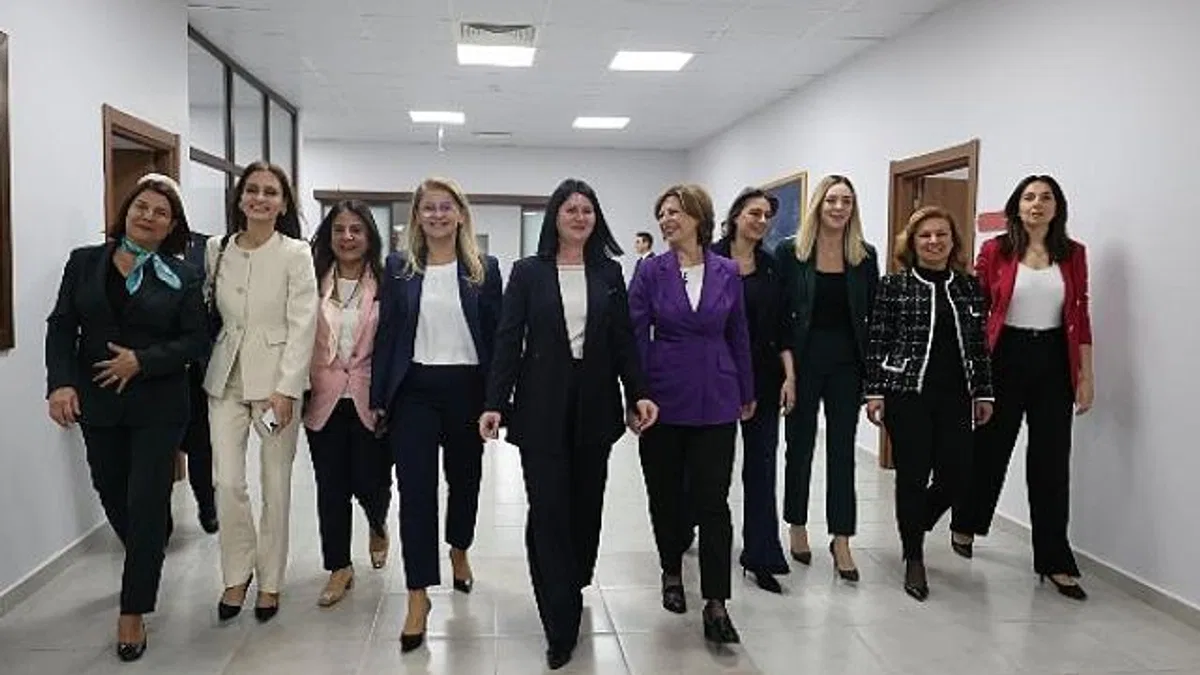 Başkan Ovalıoğlu: "Ömrüm cam tavanları yumruklayarak geçti"