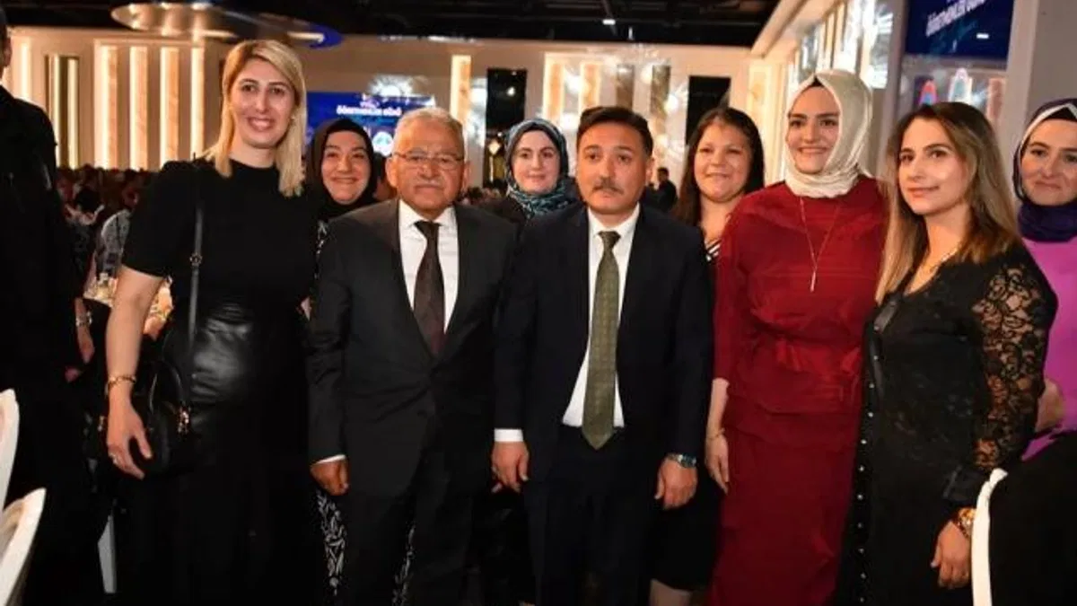 Memduh Büyükkılıç'tan 'öğretmenlere' övgü