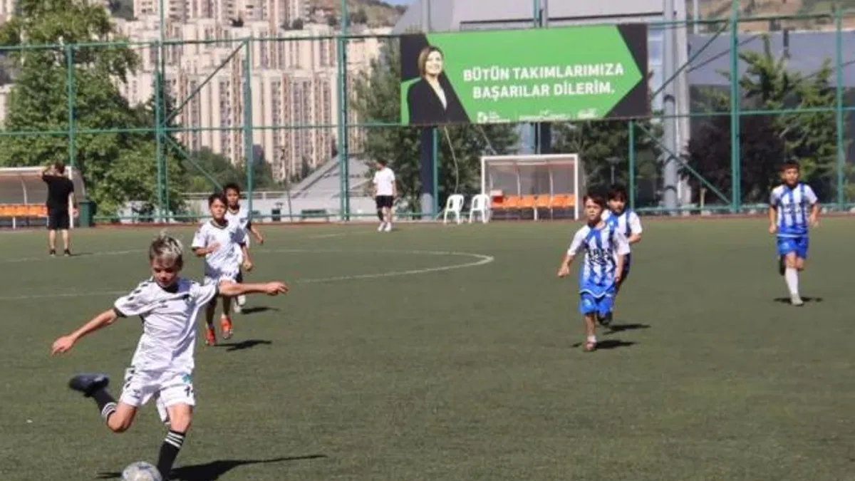 İzmit’in Kurtuluş Kupası coşkuyla tamamlandı
