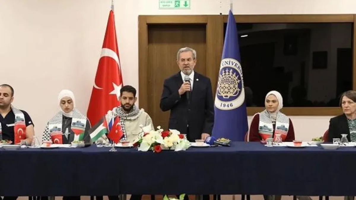 Ankara Üniversitesi'nde akademik kadro Filistinli öğrencilerle buluştu